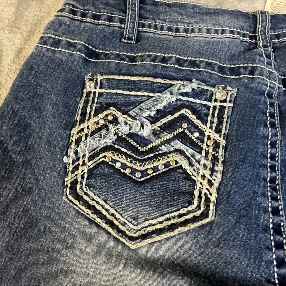 Faded Glory Jeans Womens 16W‎ Medium Wash Embroidered Distressed Denim 35x24